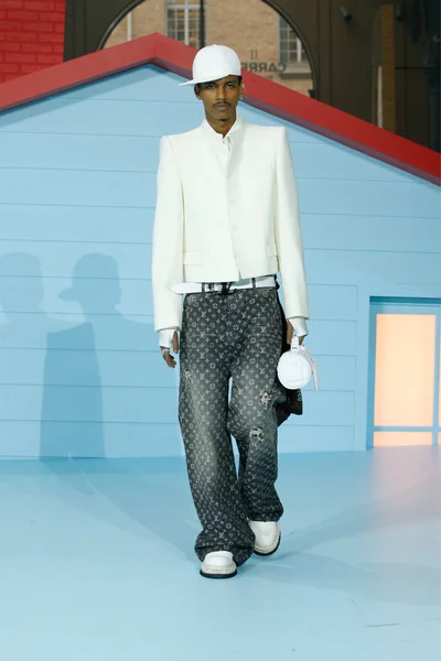 Look 3